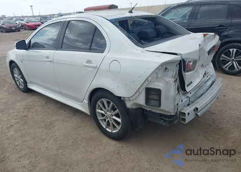 2016 Mitsubishi Lancer Es z USA, uszkodzony, nr VIN JA32U2FU8GU001983